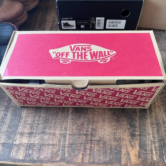 Vans - Picture 2 of 8